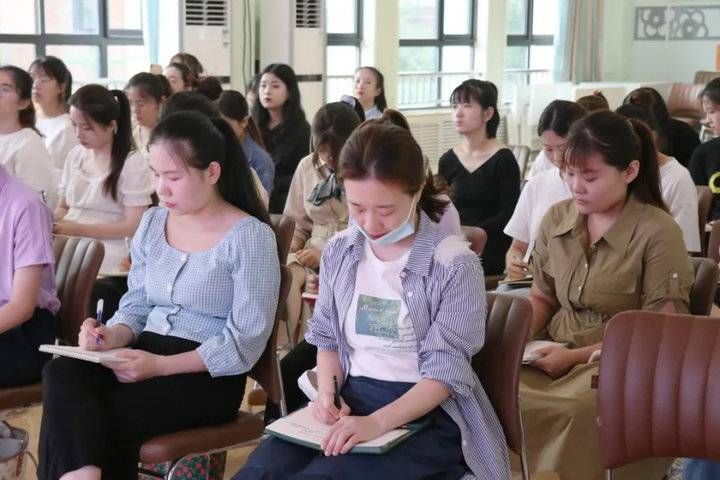 风采|厉兵秣马展风采，历城区机关幼儿园教育集团举行新入职教师培训会