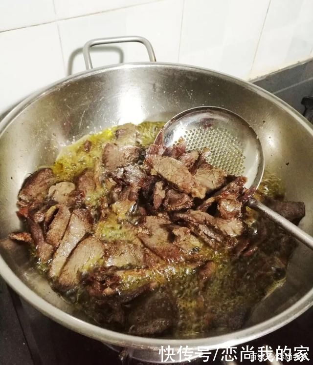 过年家里聚餐,推荐10个干烧菜,不用加水,烧出来特别下饭,还香