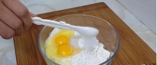 面粉新吃法,手不沾面,比油条做法简单,比馅饼好吃,越吃越想吃