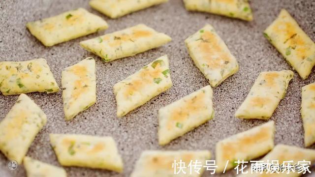 平底锅|一口平底锅就能做成的香葱小饼干，完全无添加，宝宝吃的更放心
