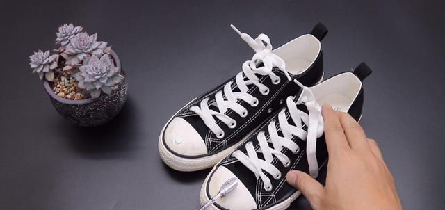 牙膏涂抹在菜刀上,作用花钱难买,可惜今天才学到,回家试一试