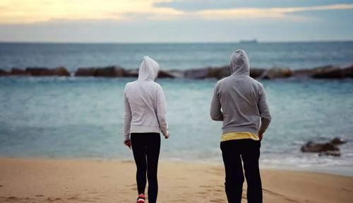 更年期的女性总是“被动熬夜”?几个方法让失眠“主动远离”