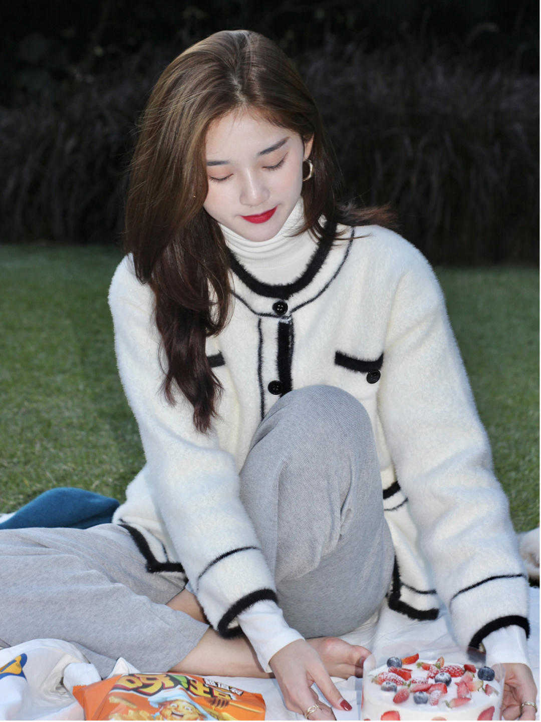 下半身 与其还在搭大衣,不如看看冬款短外套,清爽温柔