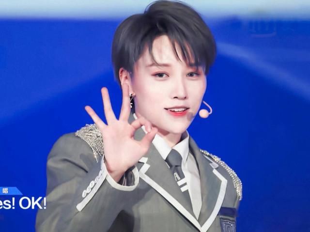 首轮公演舞台播出，刘雨欣反差萌吸睛，黑马学员票数引争议