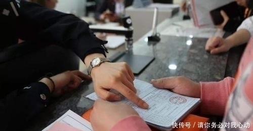 |爸爸姓甄,给女儿取名太幽默,上户口时工作人员笑得肚子疼