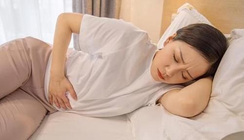 孕妇|高龄孕妇37周腹痛难忍,剖腹产下“绿宝宝”,医生怒斥:太无知