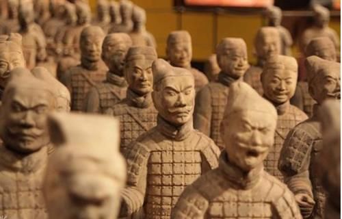 秦始皇陵中的兵马俑，为什么都没有戴头盔？