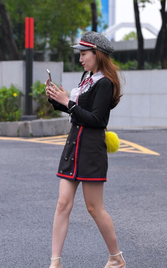 选择|冬天适合穿短靴, 美女选择PVC透明短靴, 不仅保暖还增添潮人味道