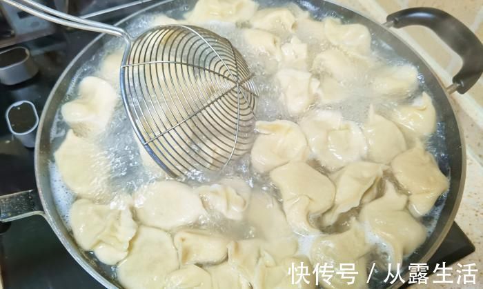 冬天,萝卜白菜靠边站,用它包饺子,鲜嫩多汁营养高,家人都爱吃