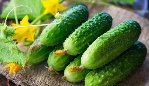 人到中年想长寿,3种碱性食物离不开,排毒养颜、调节血压!