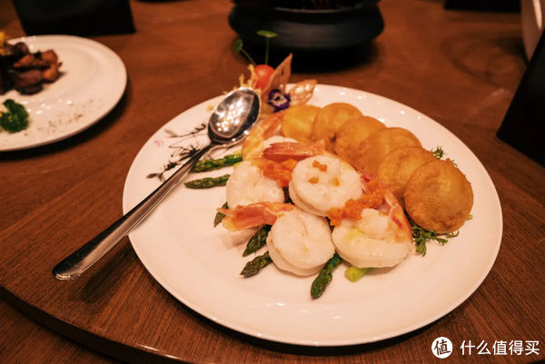 玫瑰|旅行其实很简单 篇九百八十七：入住送粉色玫瑰，整家酒店都是Pink！Pink！Pink！