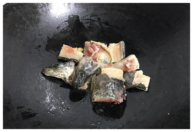 黑鱼加豆浆,教你新吃法,鲜香滑嫩无腥味,端上桌连汤都喝精光