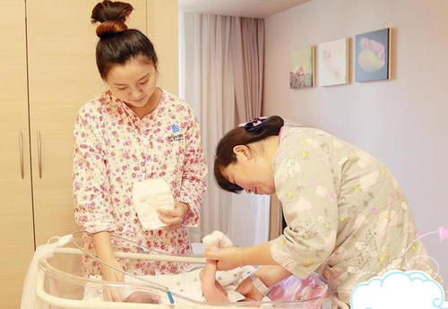 小童|别再用湿巾给宝宝擦屁股了,家长是省事了,但宝宝却被害苦了!