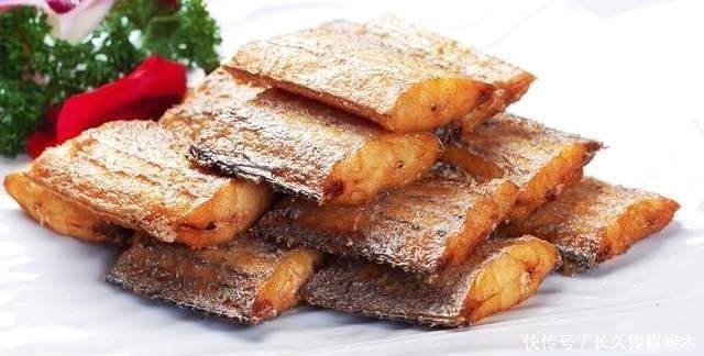 面粉|干炸带鱼时,谨记这4点,带鱼香酥可口没腥味,凉了也不回软