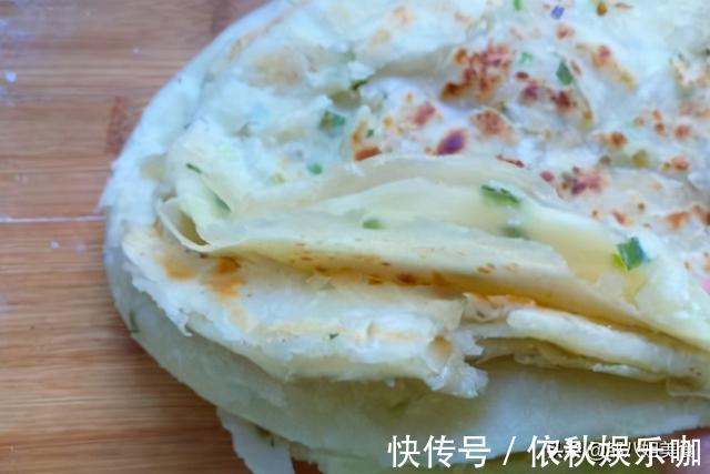 和面|烙饼怎么做才好吃?和面这一步做好,烙饼柔软又筋道,凉了都不硬