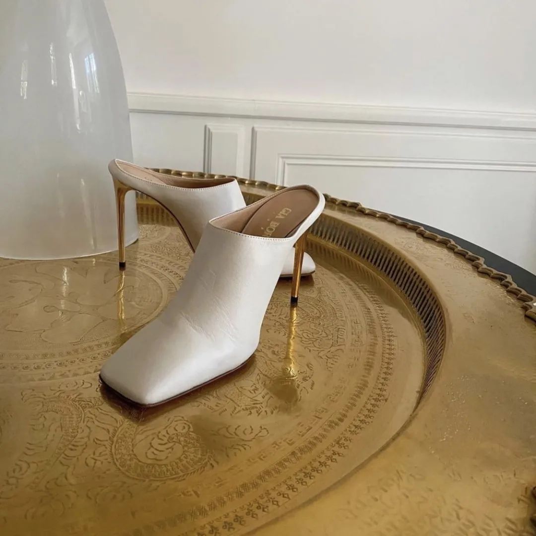 时髦|这个秋冬,让鞋子时髦起来的秘诀竟然是“变方”