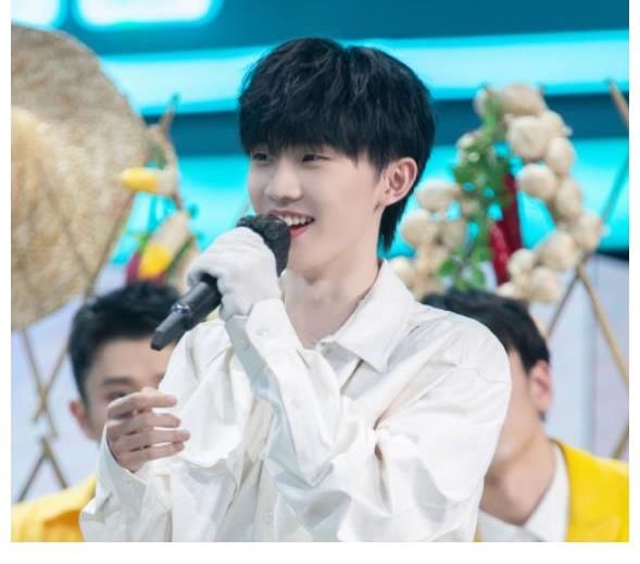 马嘉祺|《夏日少年派》马嘉祺出现很意外，首位女嘉宾登场，网友反倒淡定