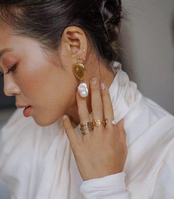 “珍珠是女孩的灵魂伴侣”，确实，戴对了太加分啦！