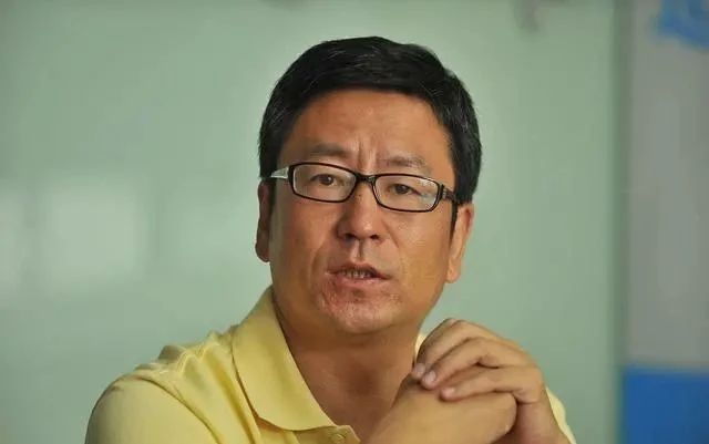 艺术作品$白岩松写书法看这字笔走龙蛇,但是距离书法艺术还是有距离的