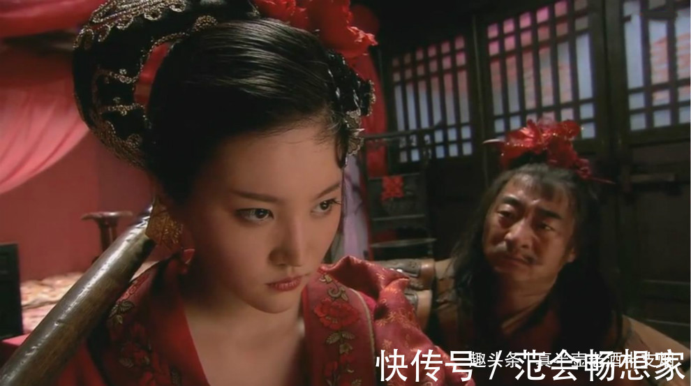 程善之!李逵正在洗澡,扈三娘将其一箭穿心,鲁智深武松头也不回地走掉了