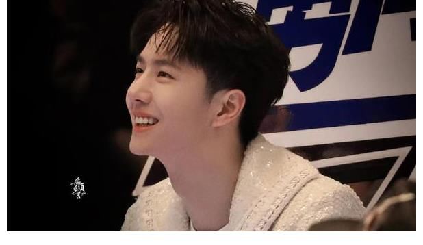 又來熱餅了！王一博的新資源，這個配置堪稱一流，可惜太假