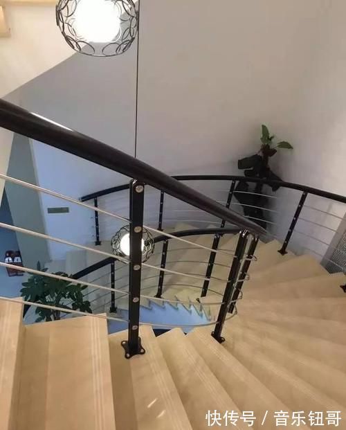 自建房|闺蜜家的自建房才花50W,还带私人花园、鱼塘,我真不信!