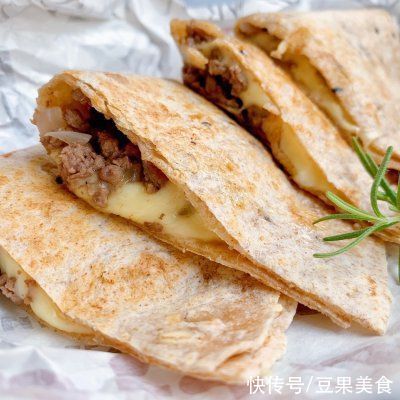 安佳|#安佳马苏里拉芝士挑战赛#全麦芝士牛肉饼