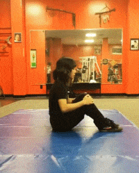 |搞笑GIF:只要一聚会,公司女同事全变了