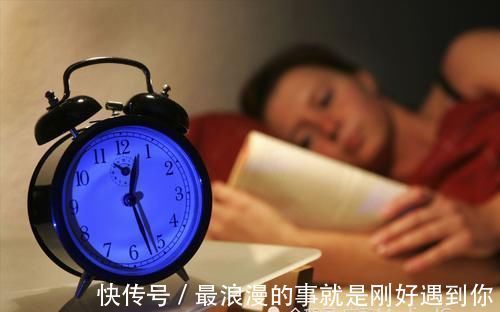 太紧|女生晚上睡觉,到底是该扎着头发还是散着头发?