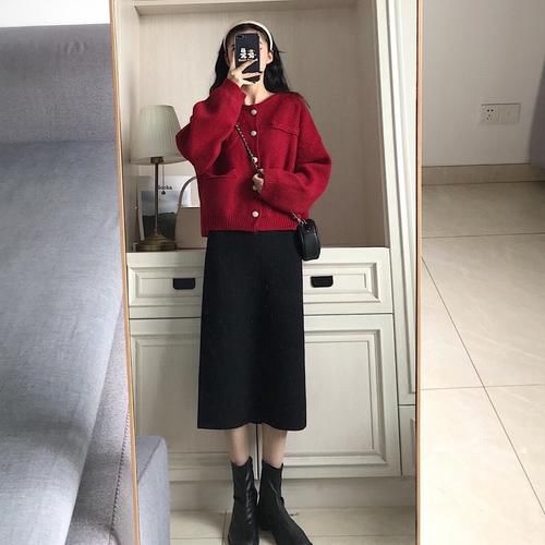 2021年的新年毛衣，这样穿就很美！