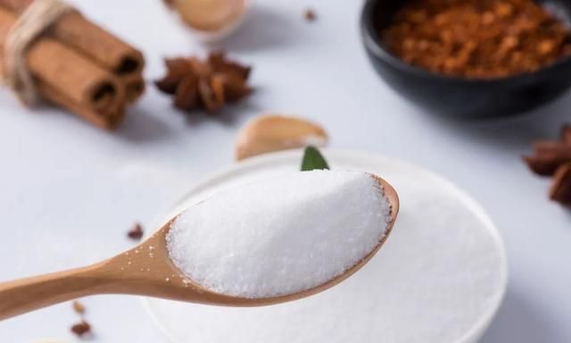 迹象|身体出现5个迹象,提醒你盐吃太多了