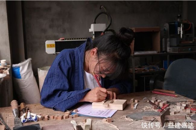 夏女士 李子柒身边人谈及对她的看法,心地善良常怀感恩之心