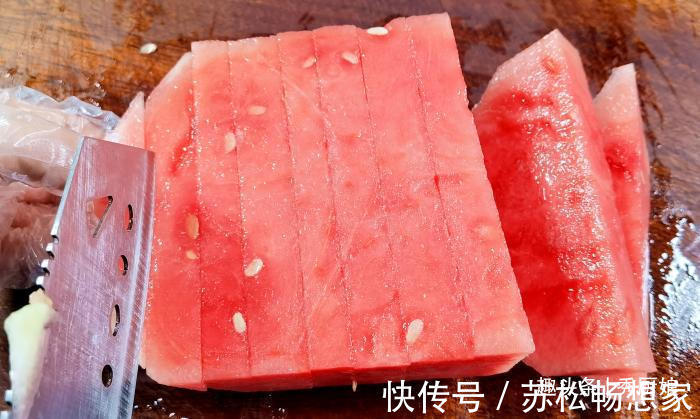 西瓜|韩国大妈教的切西瓜方法,在朋友圈火了,网友用勺挖不香吗