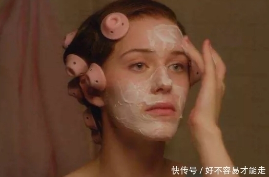 女生|女生“黑头”反反复复?睡前若能坚持3习惯,“草莓鼻”再也与你无缘!