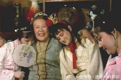 薛宝钗#贾母早已承认黛玉孙媳妇的身份,这个奇怪的称呼,让人纳罕