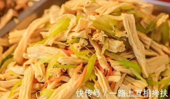 韭菜|3种“隔夜菜”,吃不完快速丢掉,尤其是第3种,为健康别不舍得