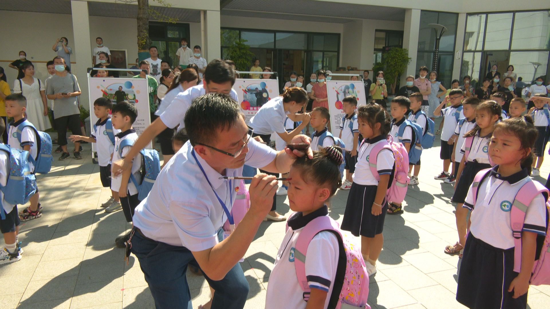 桐庐小学|“朱砂启智”“拜师行礼” ……桐庐小学的迎新活动满满的仪式感！