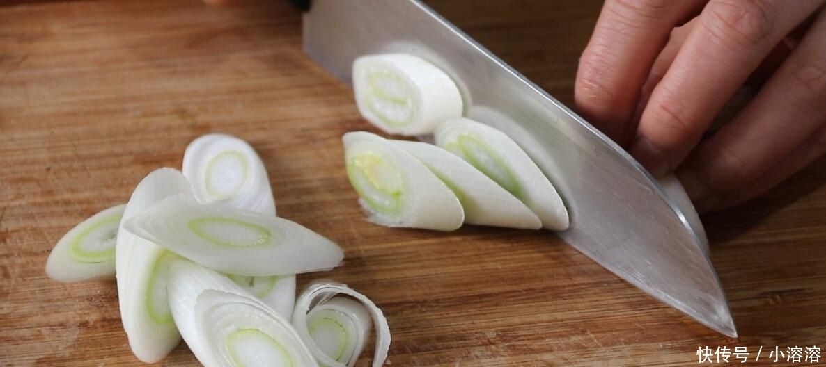 做法|用烤箱做的纸包葱油鸡,比红烧鸡还香,做法太简单了