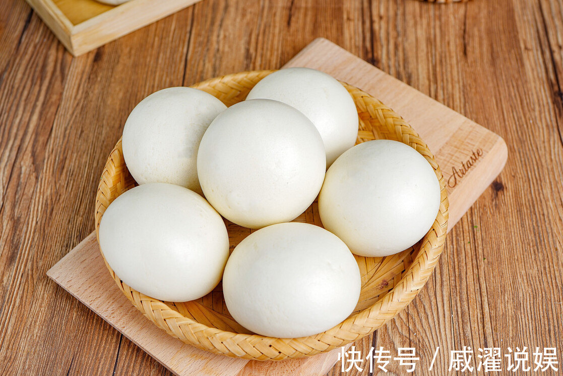 面团|蒸馒头,用冷水还是热水教你小技巧,馒头白胖不回缩,越嚼越香