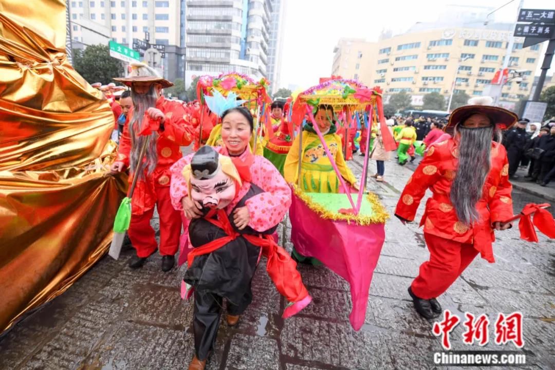 中新社|东西问丨萧放：元宵节为什么离不开一个“闹”字？