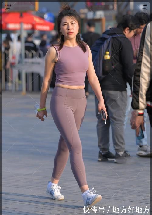 紫色|紫色衣服不好搭配淡紫色穿出时尚感,穿出温柔感