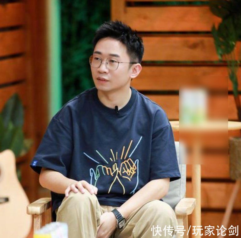 六小齡童|網(wǎng)傳楊迪已經(jīng)領(lǐng)證結(jié)婚，手上的戒指引熱議，這波狗糧先吃了