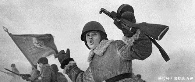 莫斯科的德|德军在莫斯科被冻成冰雕,为什么希特勒却还让德军原地坚守?