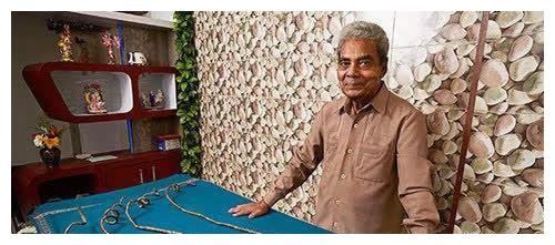 指甲剪|他剪掉66年指甲,将9米指甲捐博物馆后,他的手指发生新变化