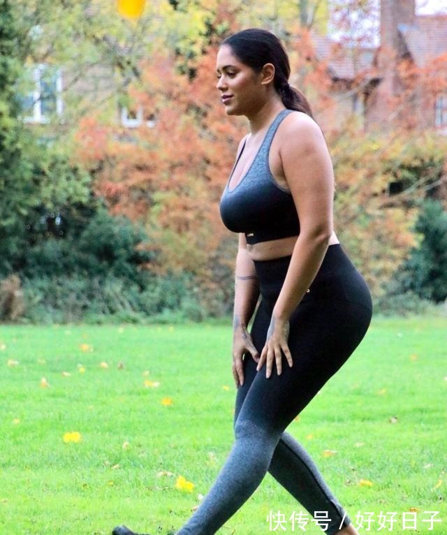 玛琳·安德森|玛琳·安德森穿运动套装跑步心情好,身材健硕有型!