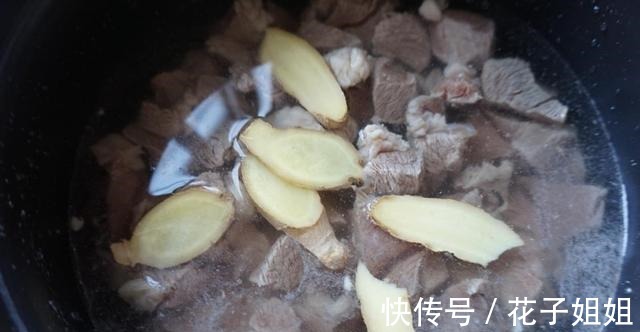 好吃美味牛腩西红柿，做法简单，汤汁红润，味道鲜美超好吃！