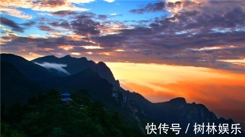 千古名篇&同是写庐山的千古名篇,李白苏轼白居易,谁水平更高意境更深远