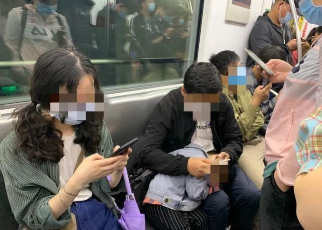 地铁|孕妈在地铁上被逼让座，一波三折后，小学生的话让众人羞愧