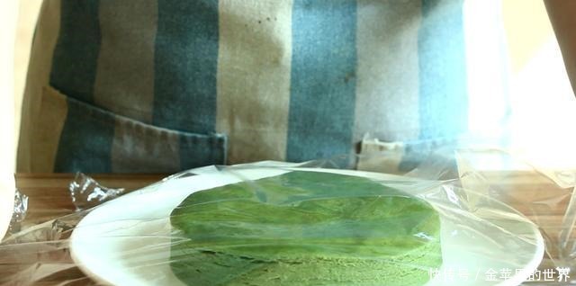 抹茶蜜豆千层蛋糕的做法,薄如蝉翼的千层皮,制作技巧全分享