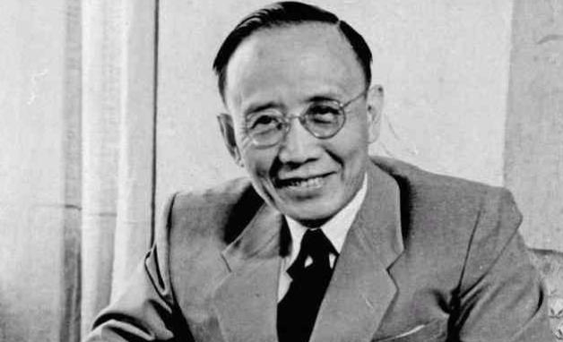 文人@郭沫若用四字骂鲁迅,鲁迅用五字回骂,世人笑称:这就是郭沫若了